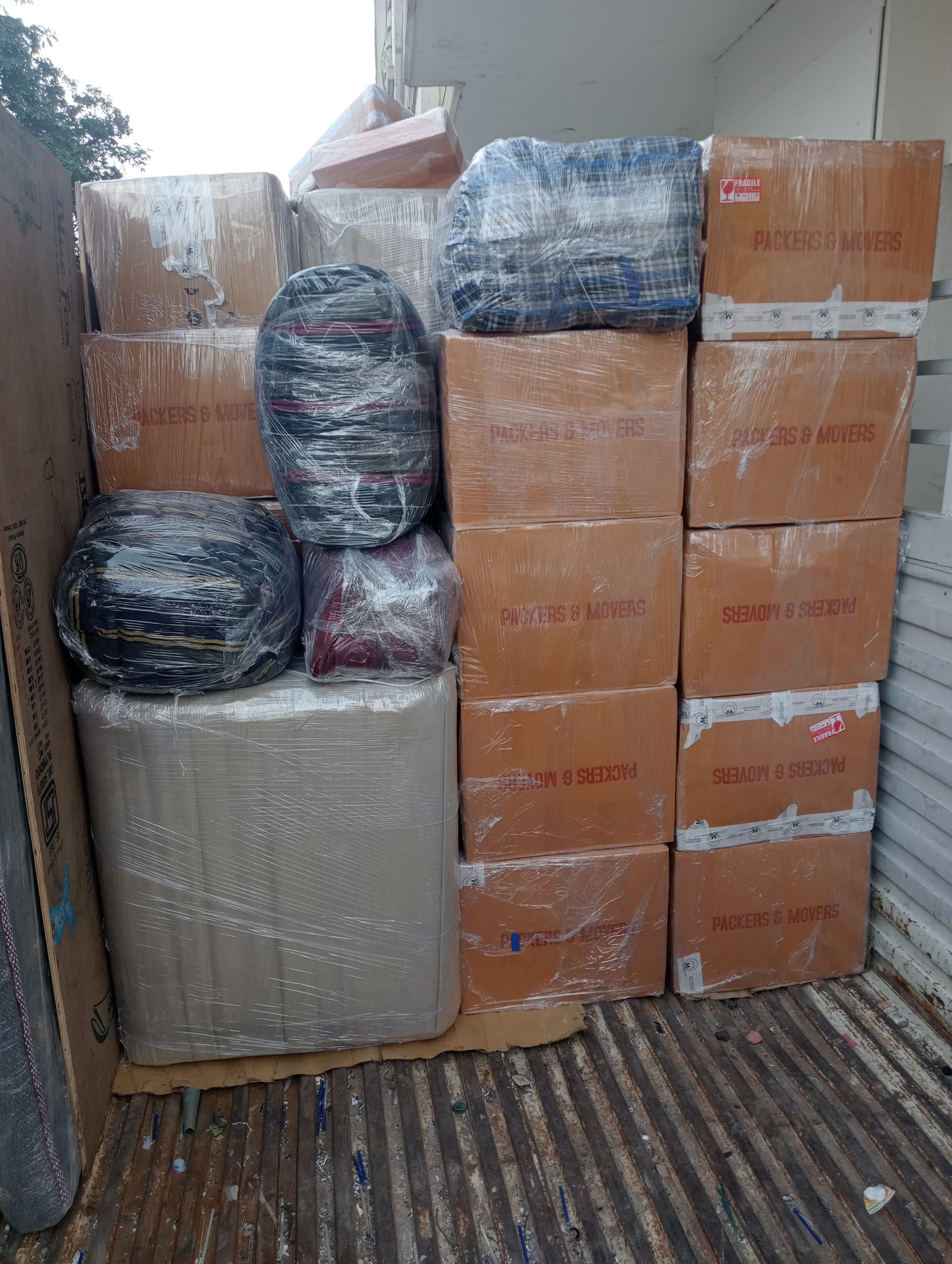 Packing artwork with custom wooden crates