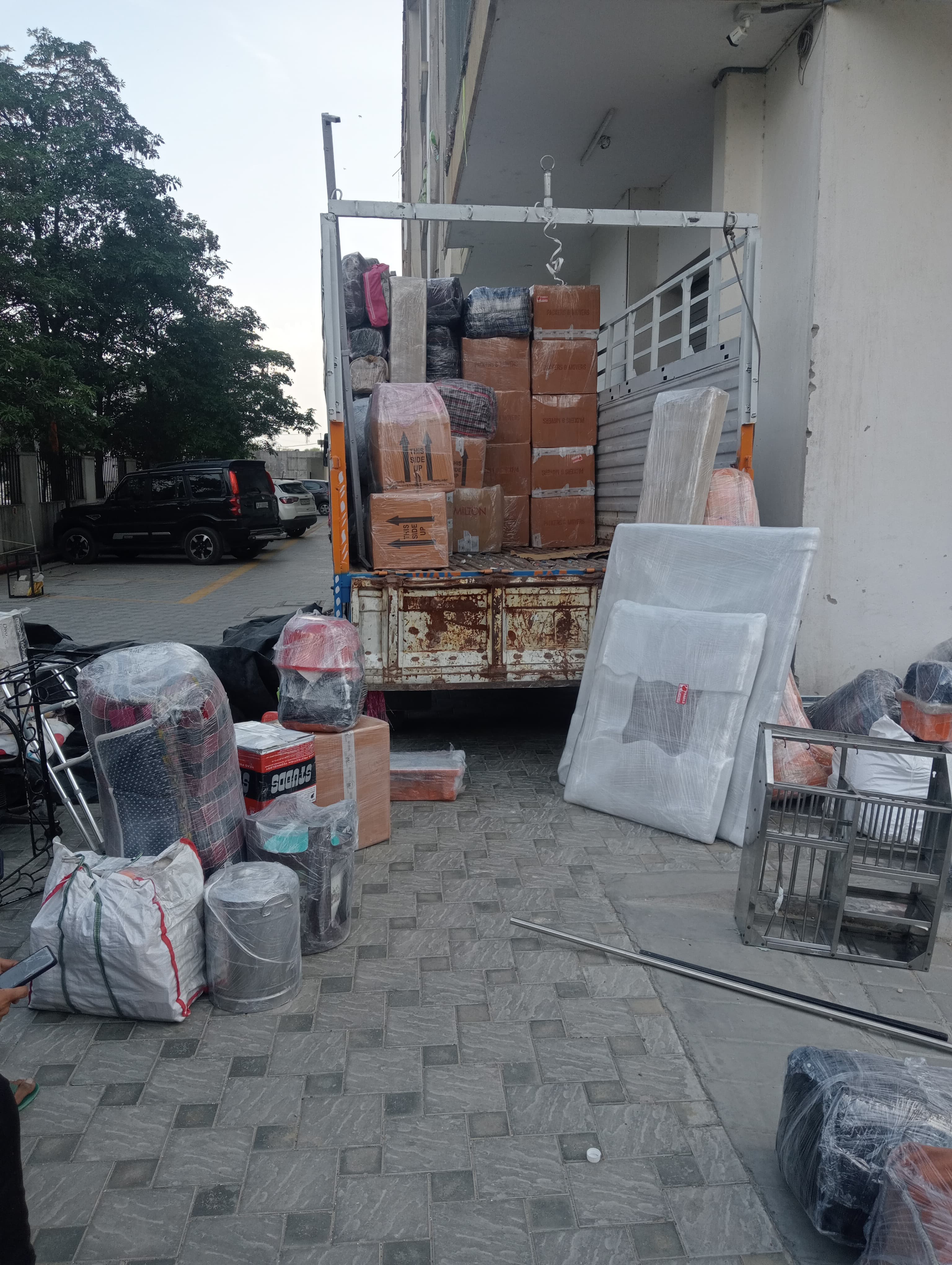 Team assembling a modular kitchen